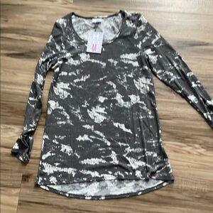 NWT Lularoe Lynnae - Size Medium